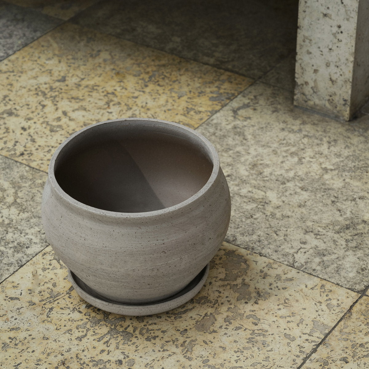 Delphi Low Pot RAW Grey
