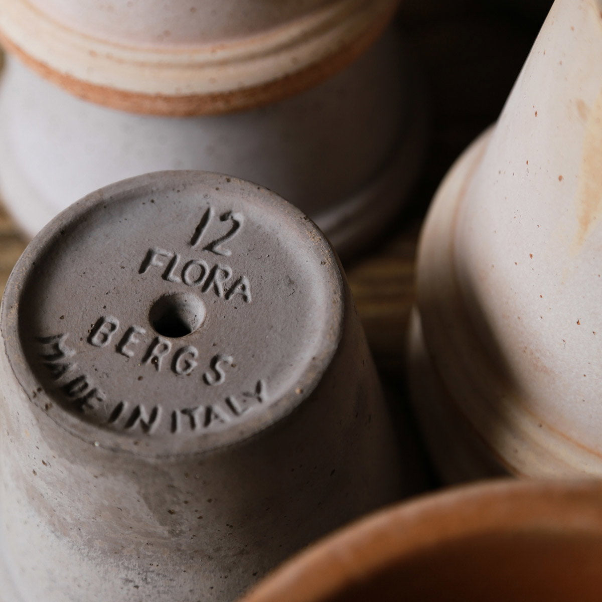 Flora Pot RAW Grey