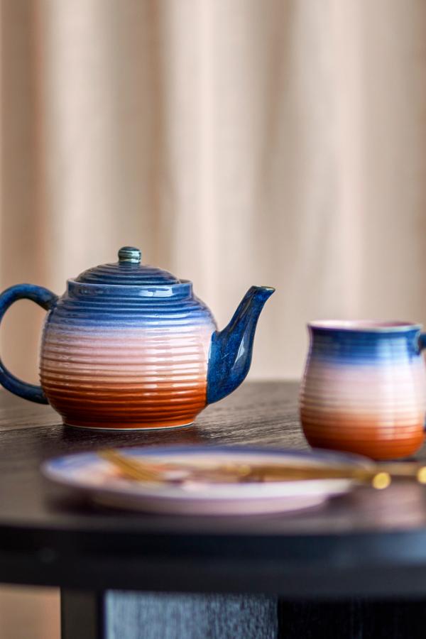 Bloomingville Tatum Teapot w/Teastrainer, Multi, Stoneware