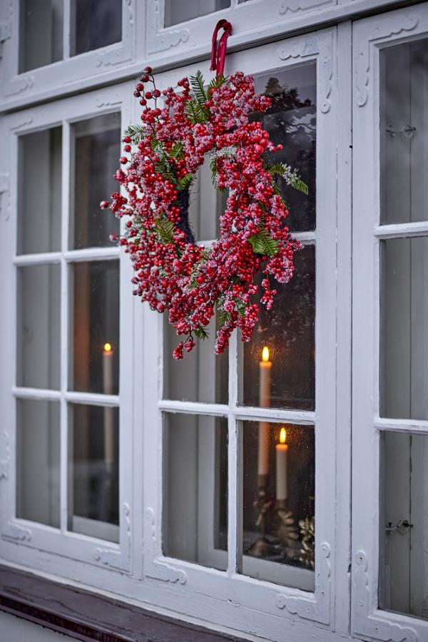 Bloomingville Winter Berry Wreath, Red, Artificial Flowers