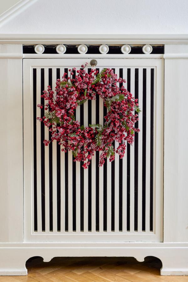 Bloomingville Winter Berry Wreath, Red, Artificial Flowers