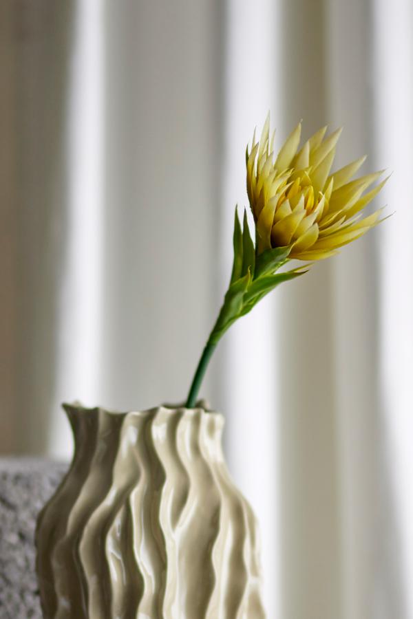Bloomingville Lily Stem, White, Artificial Flowers