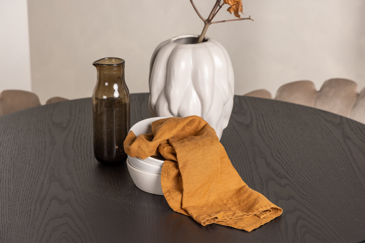 Venture Design Limhamn & Olivia Matstolar Beige + Runda Matbord ⌀110 Svart