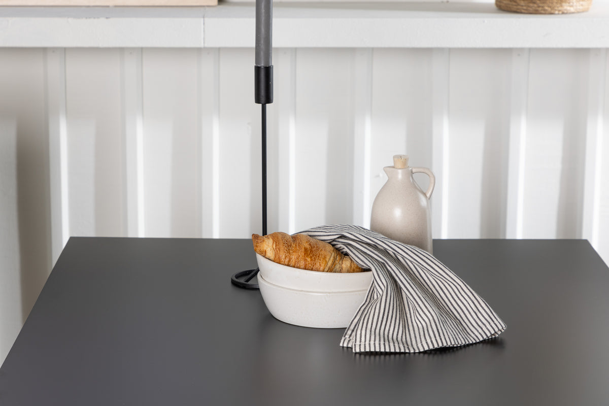 Venture Design Tempe & Pastill Rektangulära Matbord 80 x 80 Svart + Matstolar 2-pack Vit