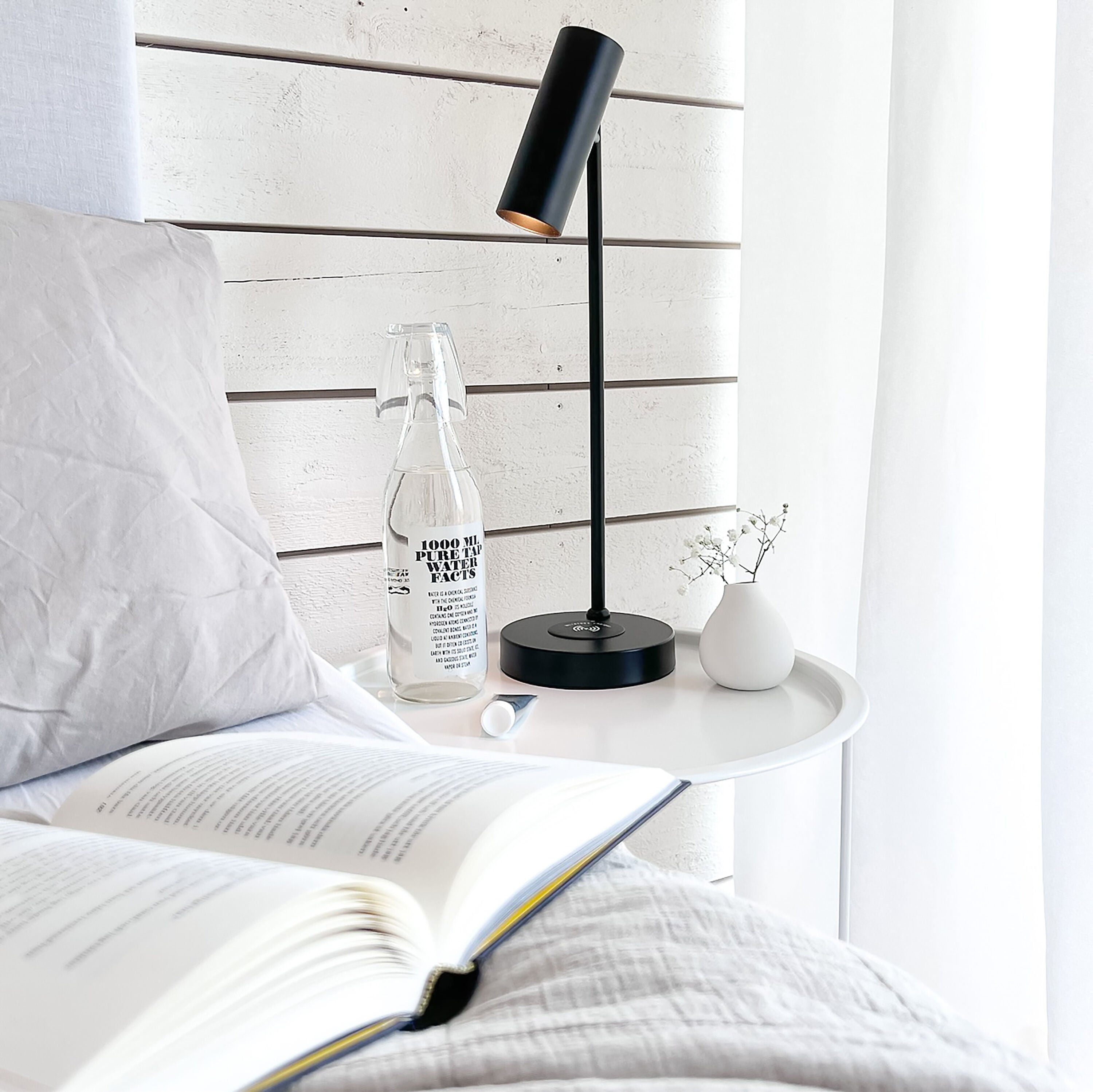 Aneta Home TABELA bordslampa med trådlös laddning och USB