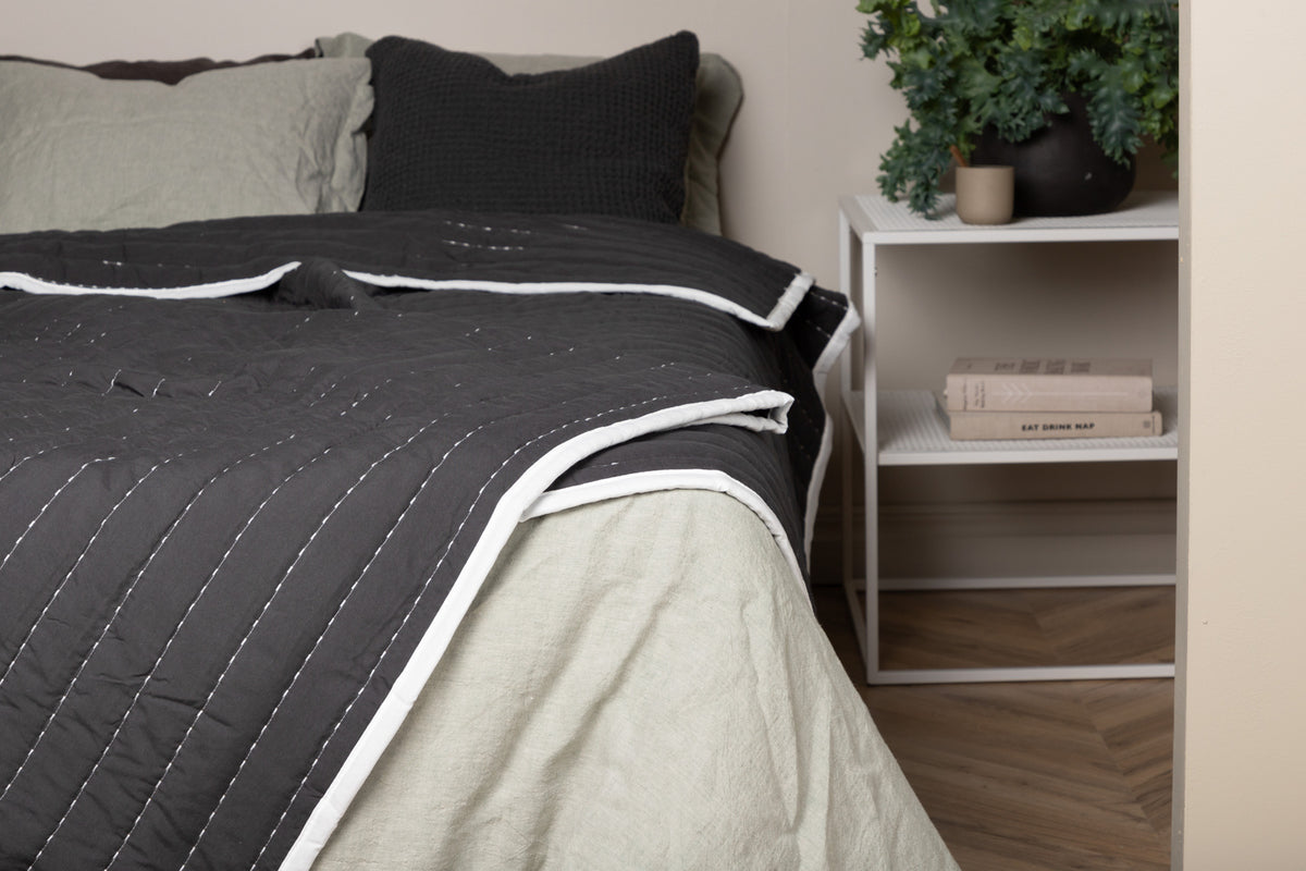 Venture Design Juni Överkast 150 x 250 Antracit