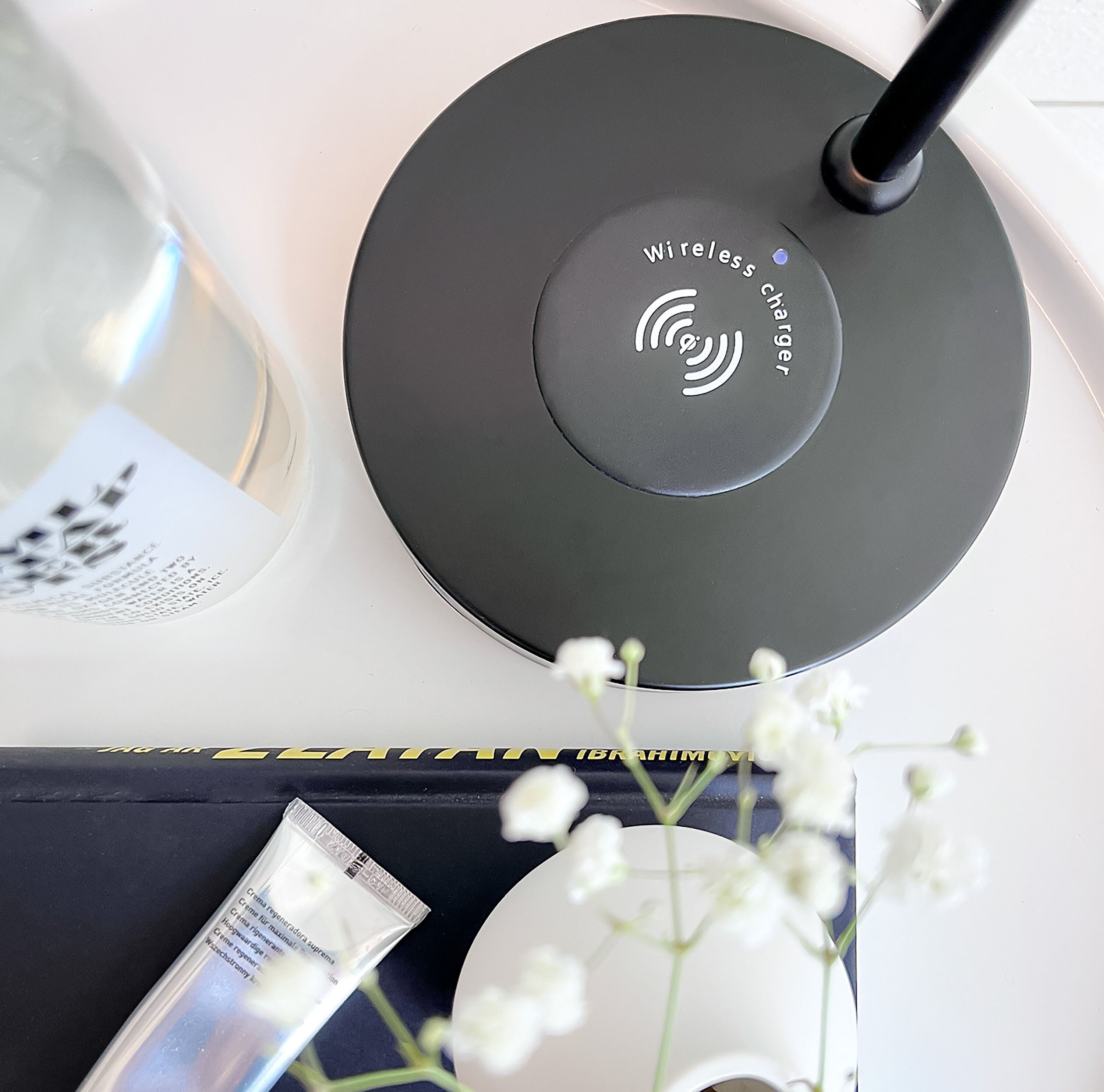 Aneta Home TABELA bordslampa med trådlös laddning och USB