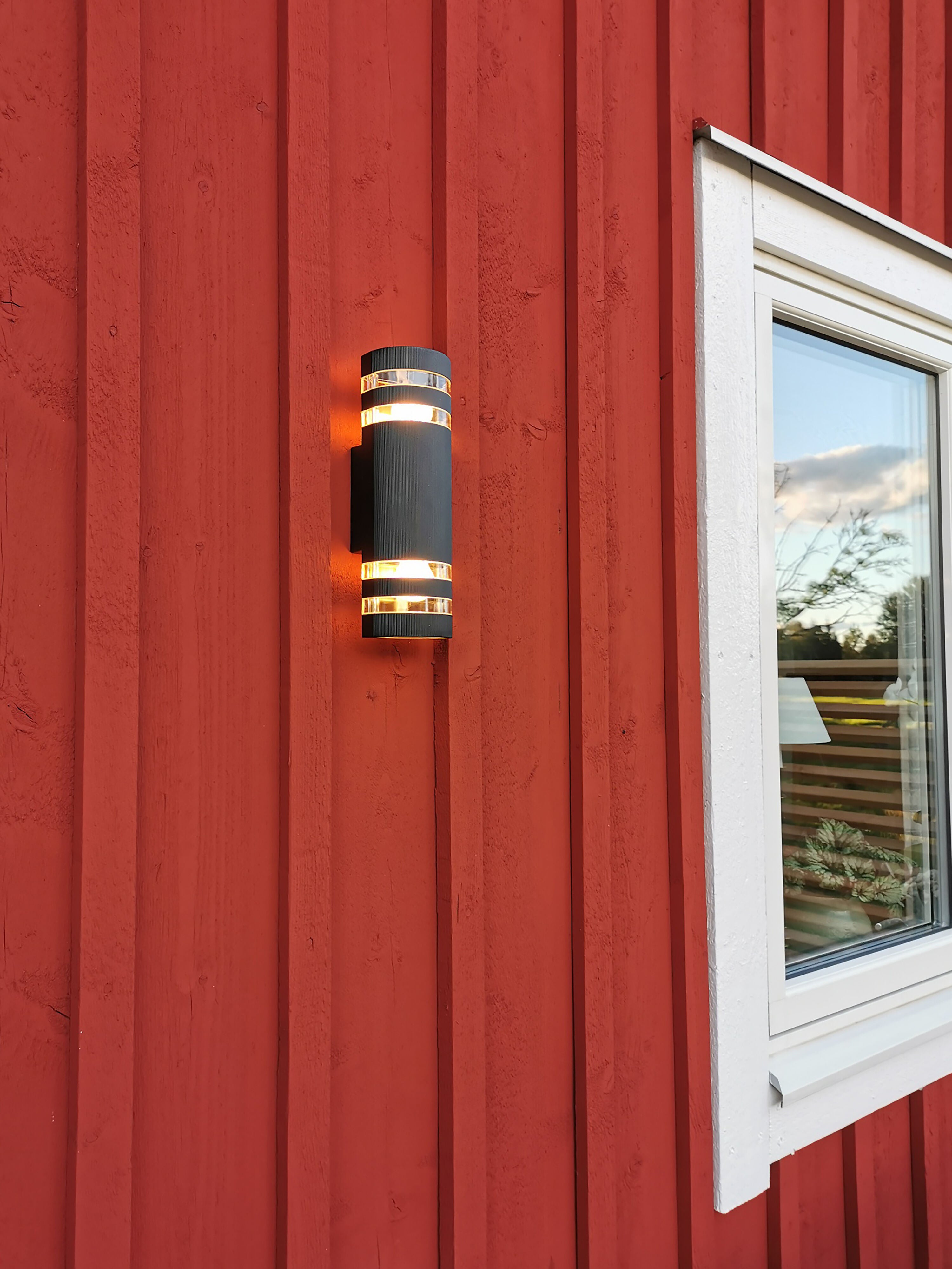Aneta Home RIBB vägglampa