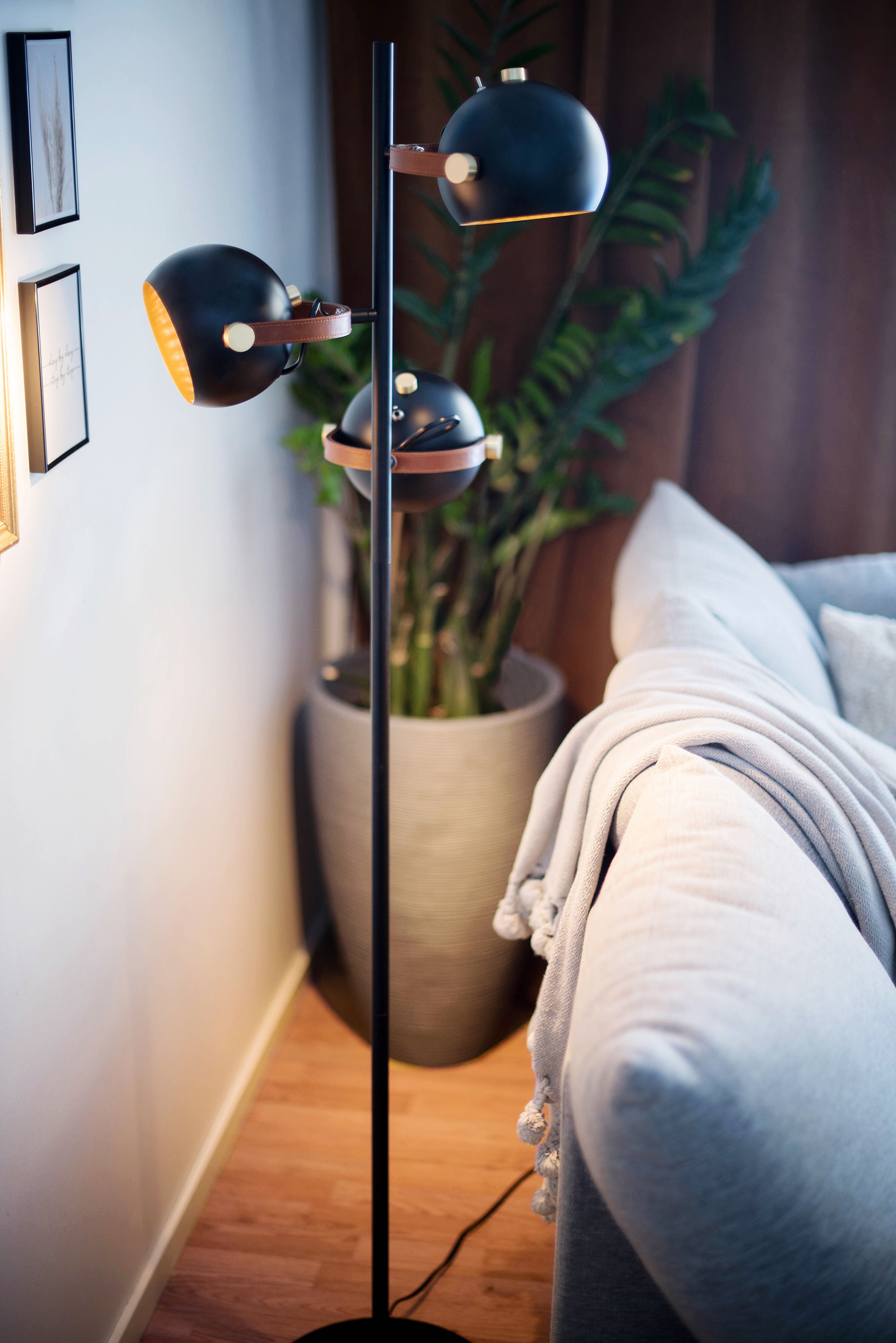 Aneta Home BOW golvlampa 3-arm