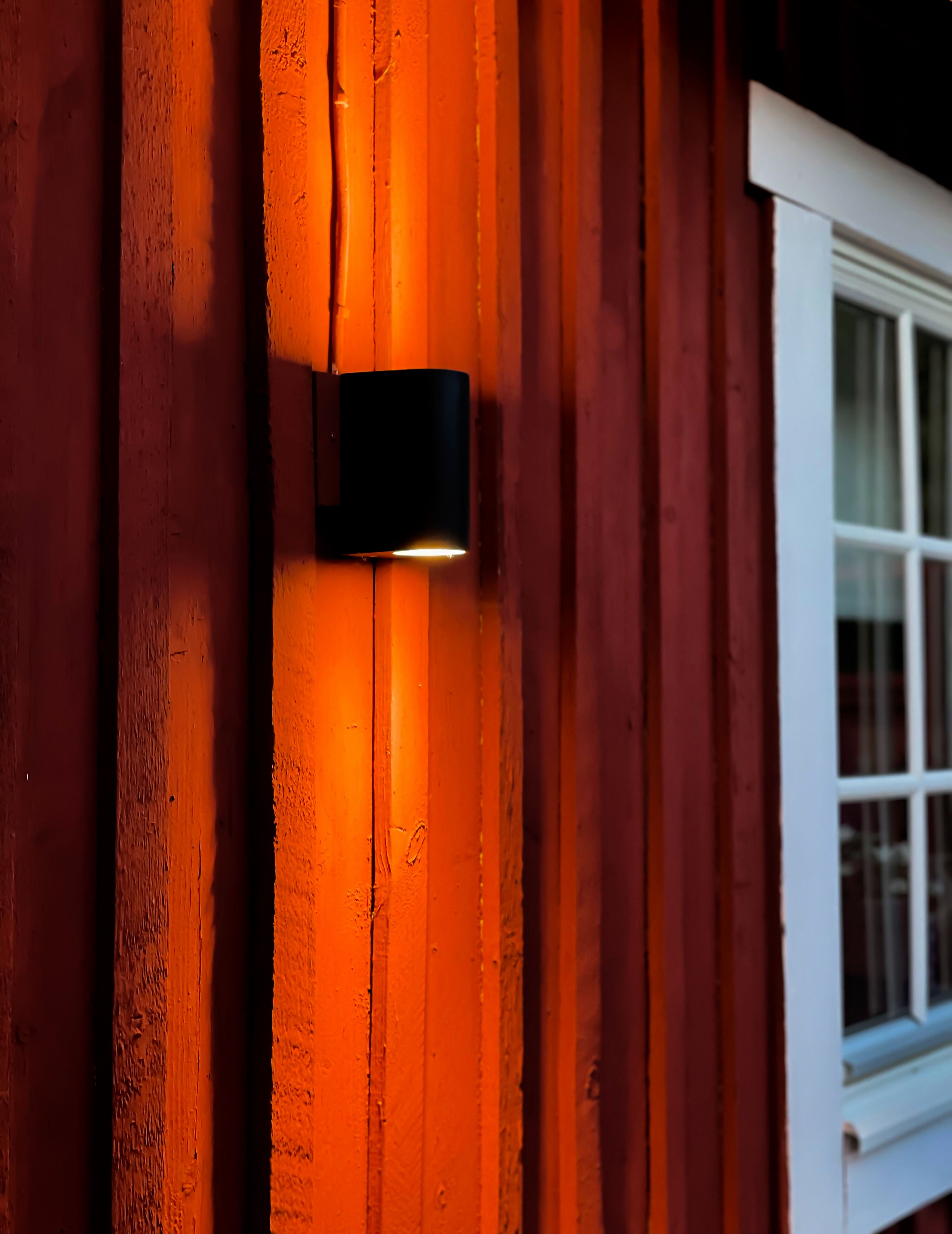 Aneta Home UNION vägglampa upp-ner