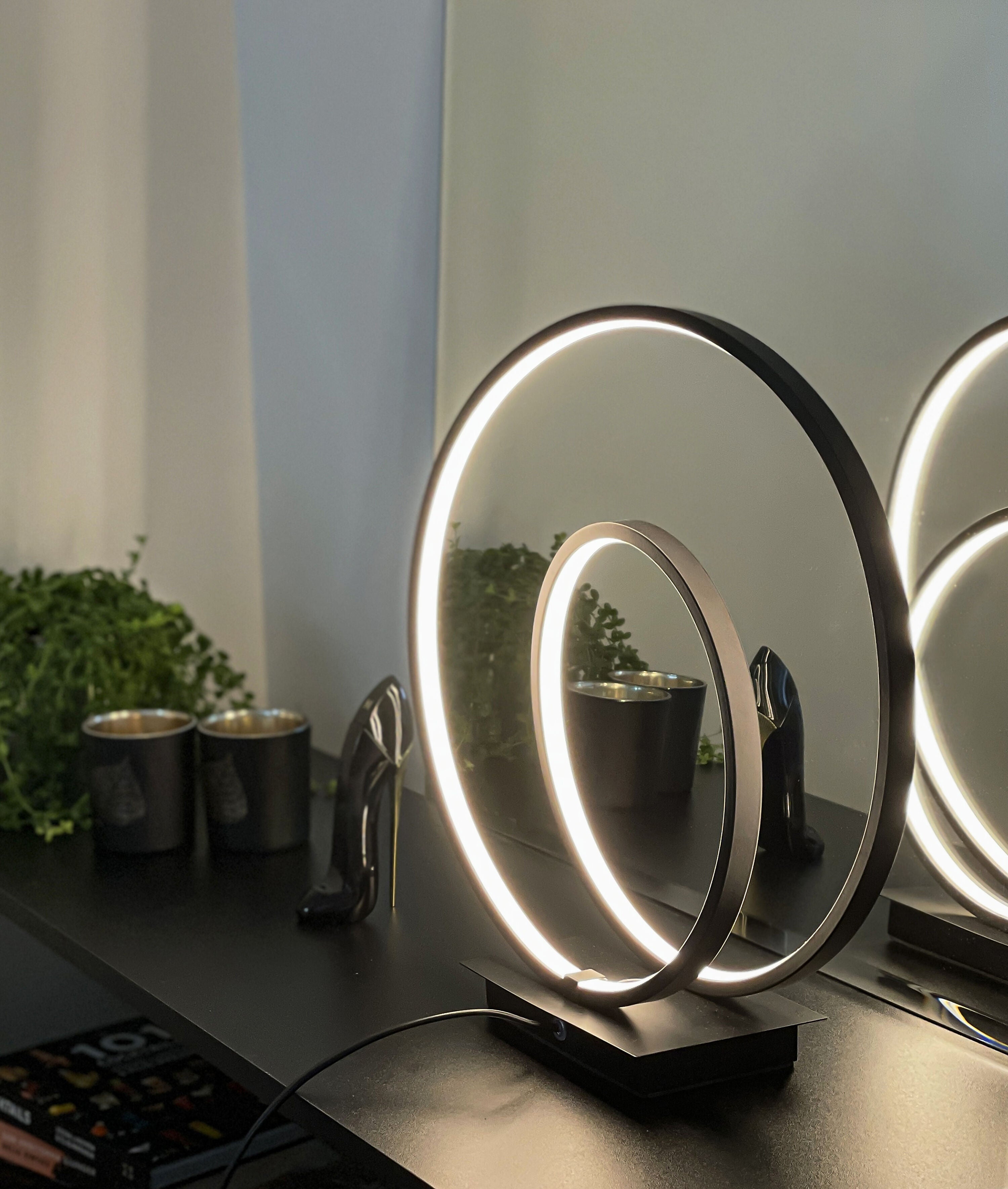 Aneta Home LOOP bordslampa