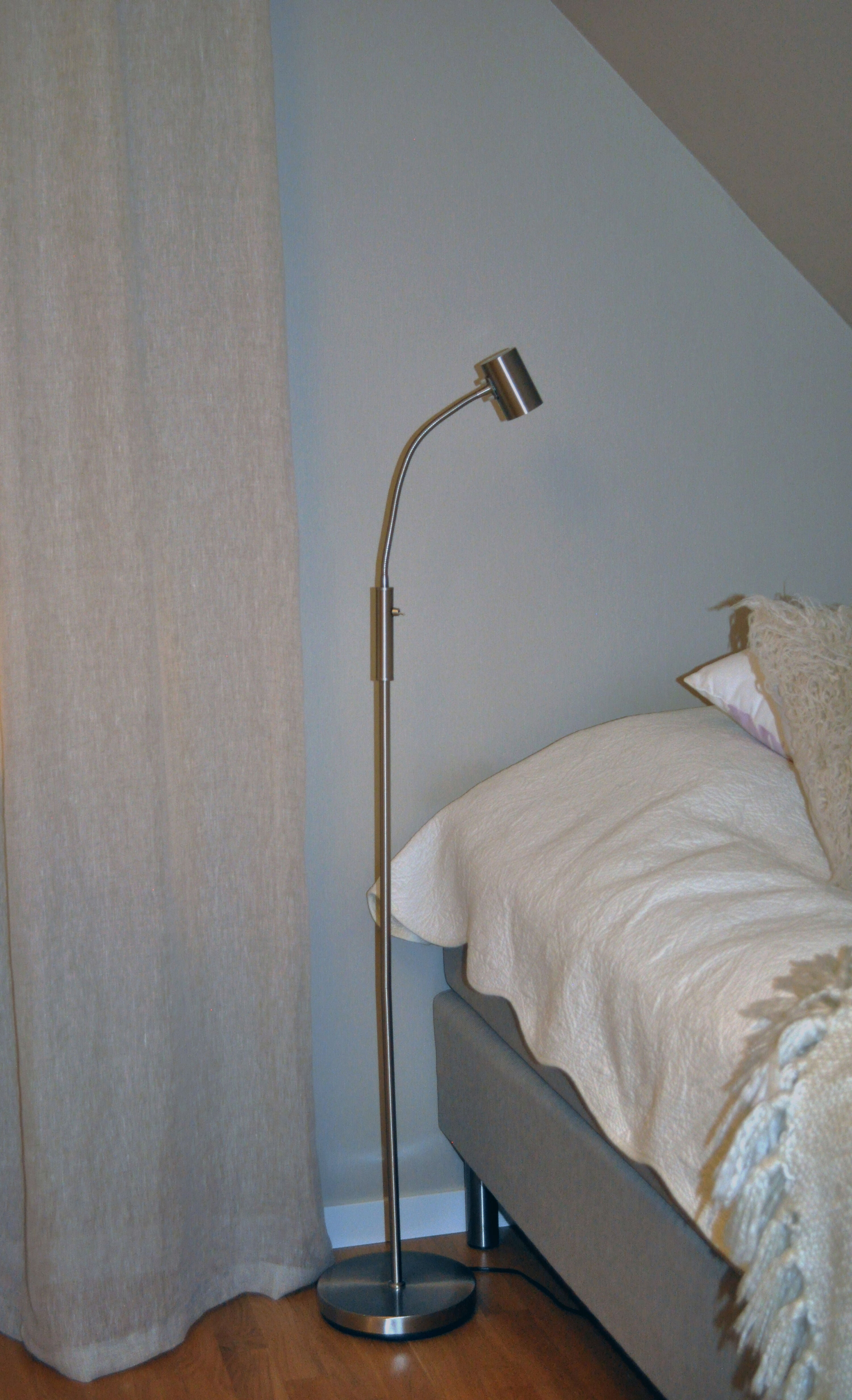 Aneta Home HUGIN golvlampa