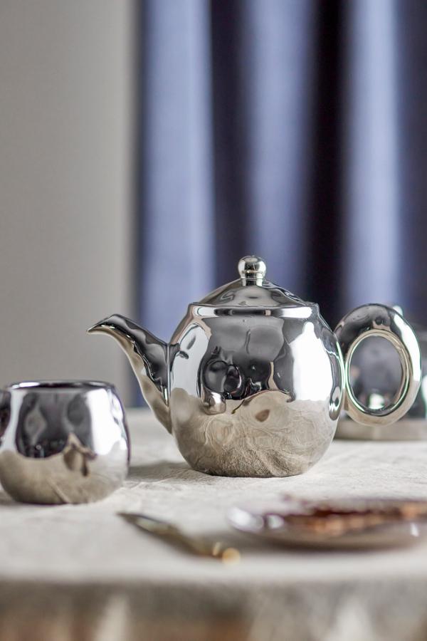 Bloomingville Shine Teapot w/Teastrainer, Silver, Stoneware
