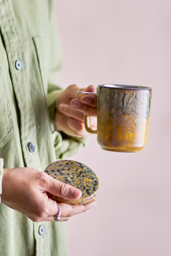 Creative Collection Yuma Mug w/Lid and Strainer, Multi, Stoneware