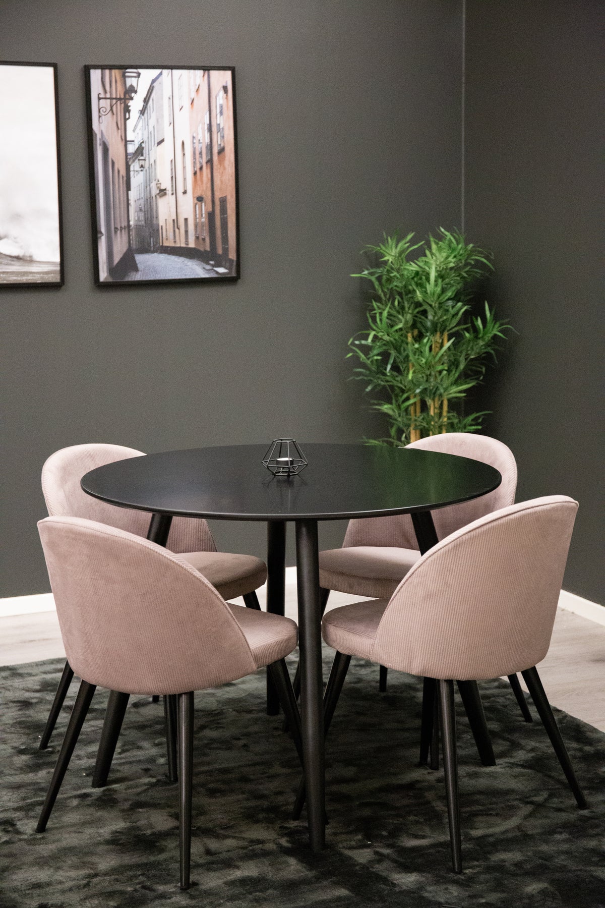 Venture Design Velvet & Plaza Matstolar 2-pack Gammelrosa + Runda Matbord ⌀100 Svart