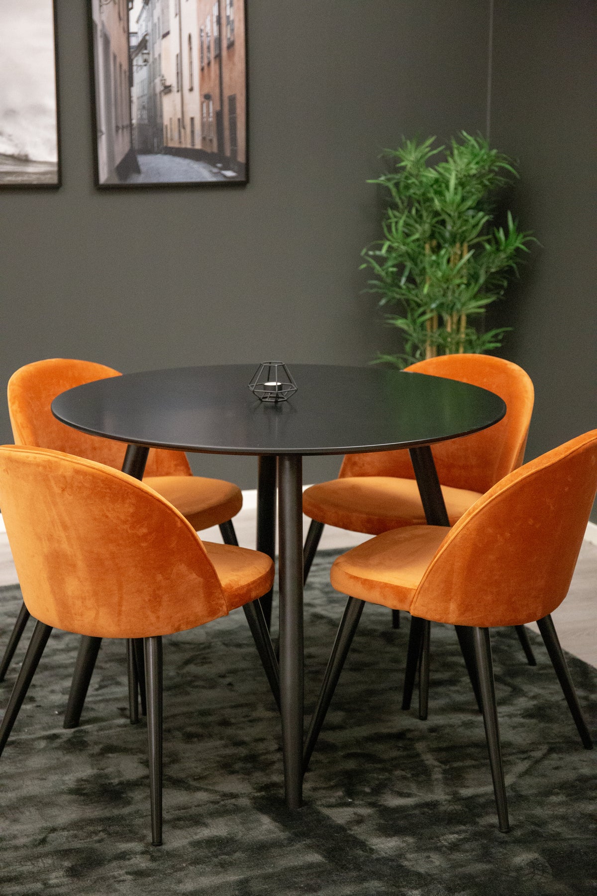 Venture Design Velvet & Plaza Matstolar 2-pack Rostig orange + Runda Matbord ⌀100 Svart
